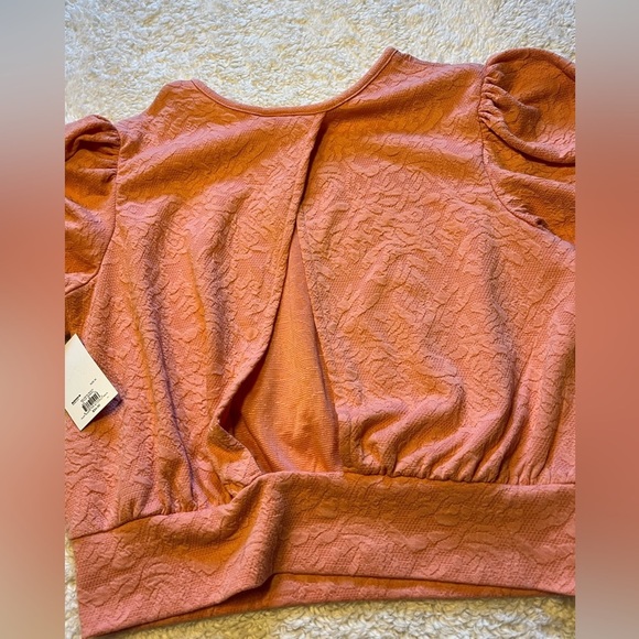 NWT S.O. Puff Sleeve w/ Cutout Back Blouse - Picture 7 of 7